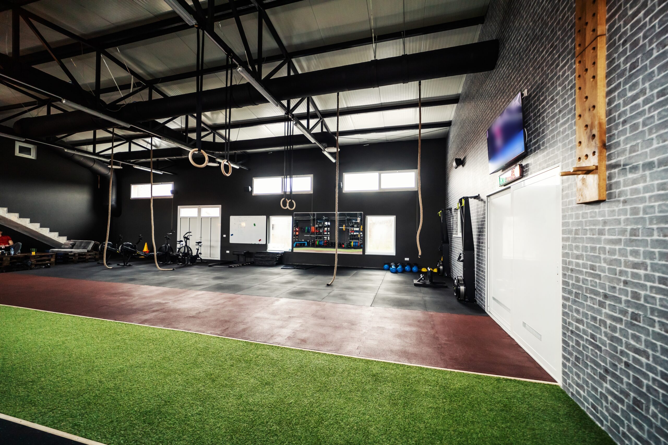 Versatile flex warehouse ideal for retail or sports facility use
